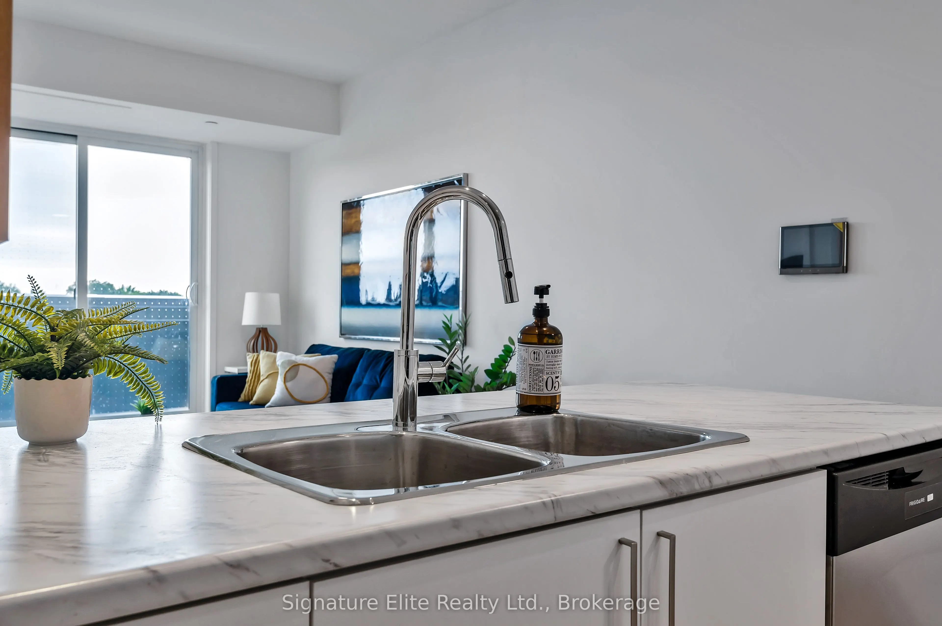 2382 Kingston Road, #403