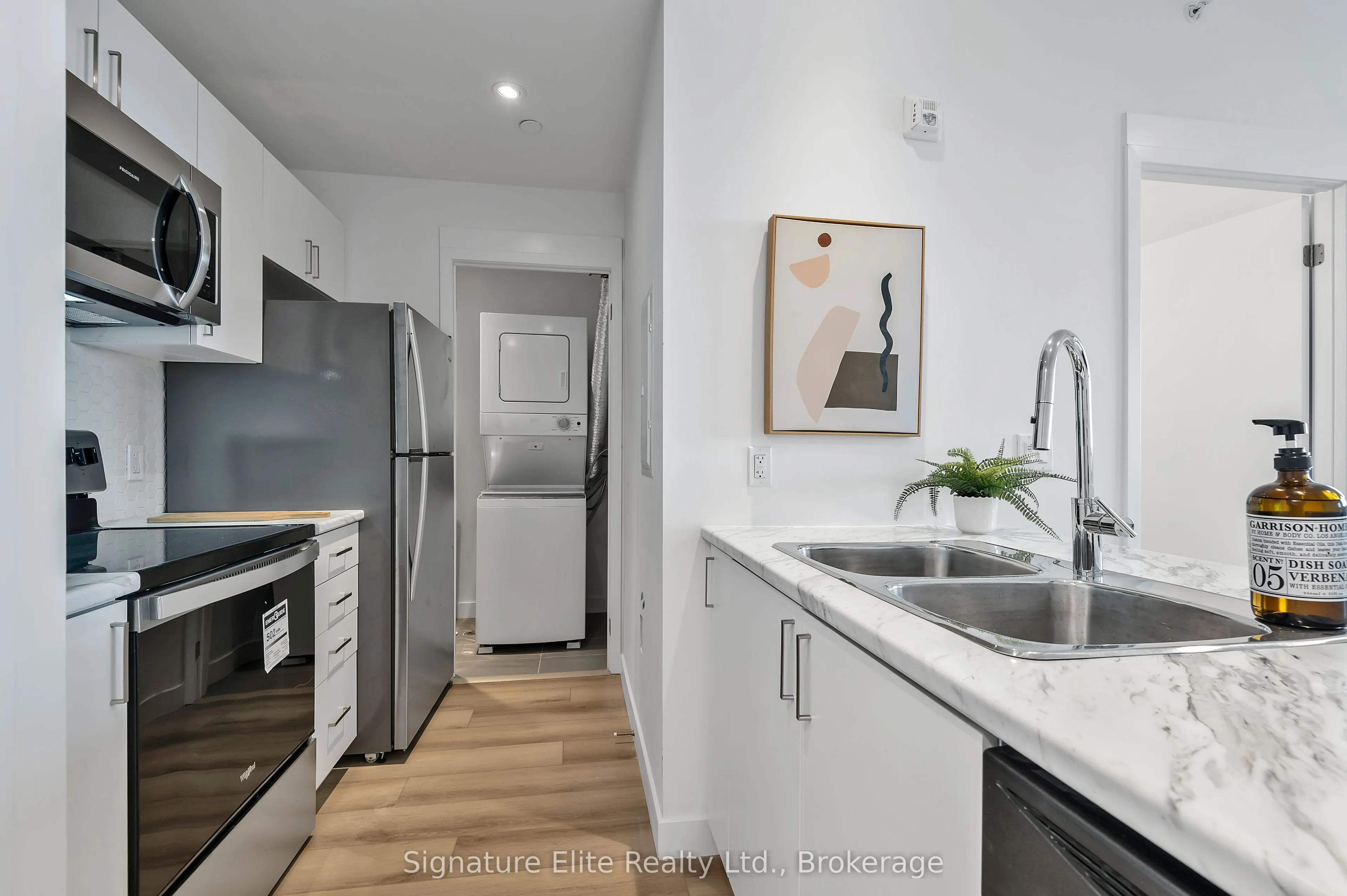 2382 Kingston Road, #403