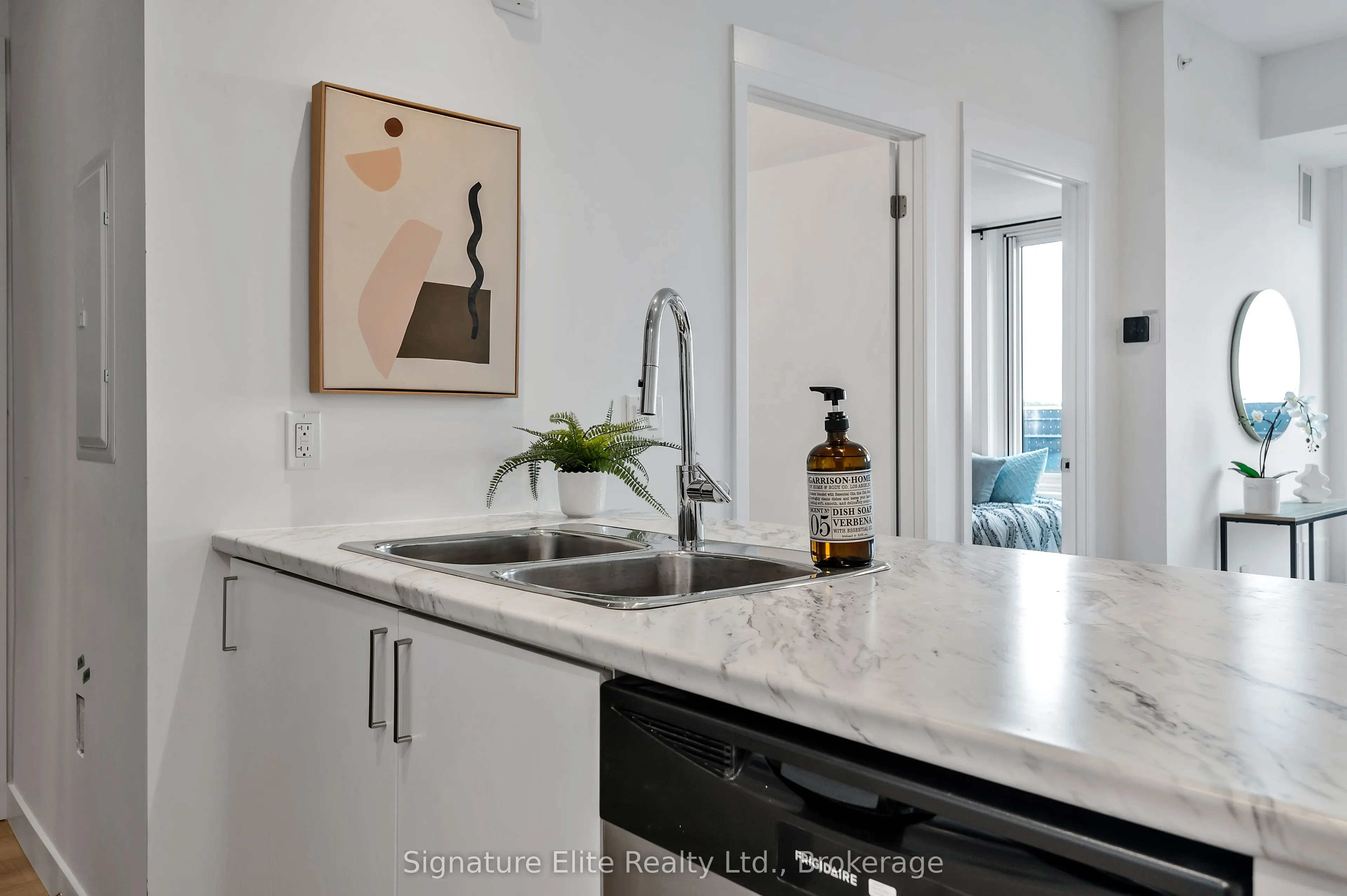 2382 Kingston Road, #403