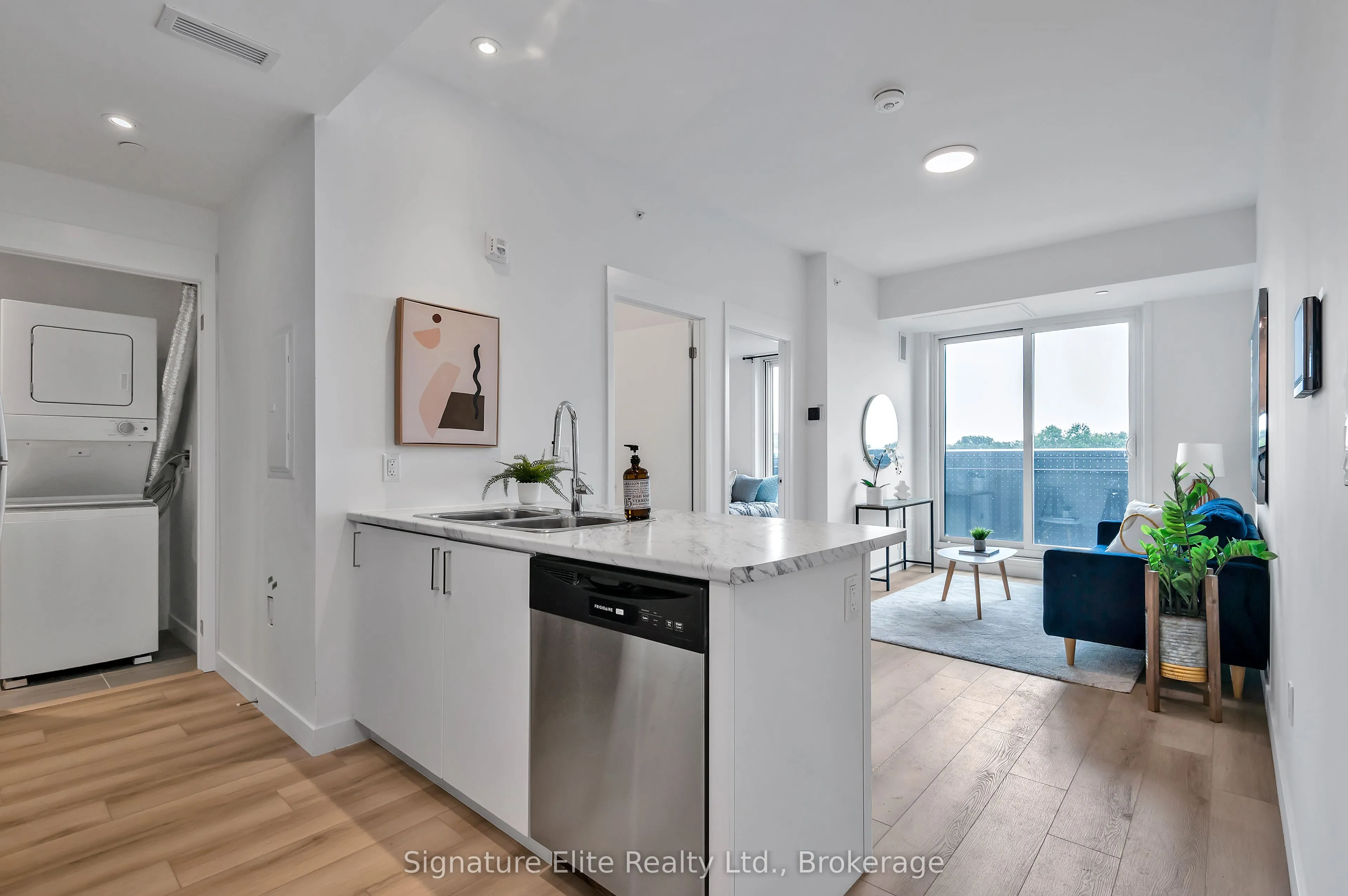 2382 Kingston Road, #403