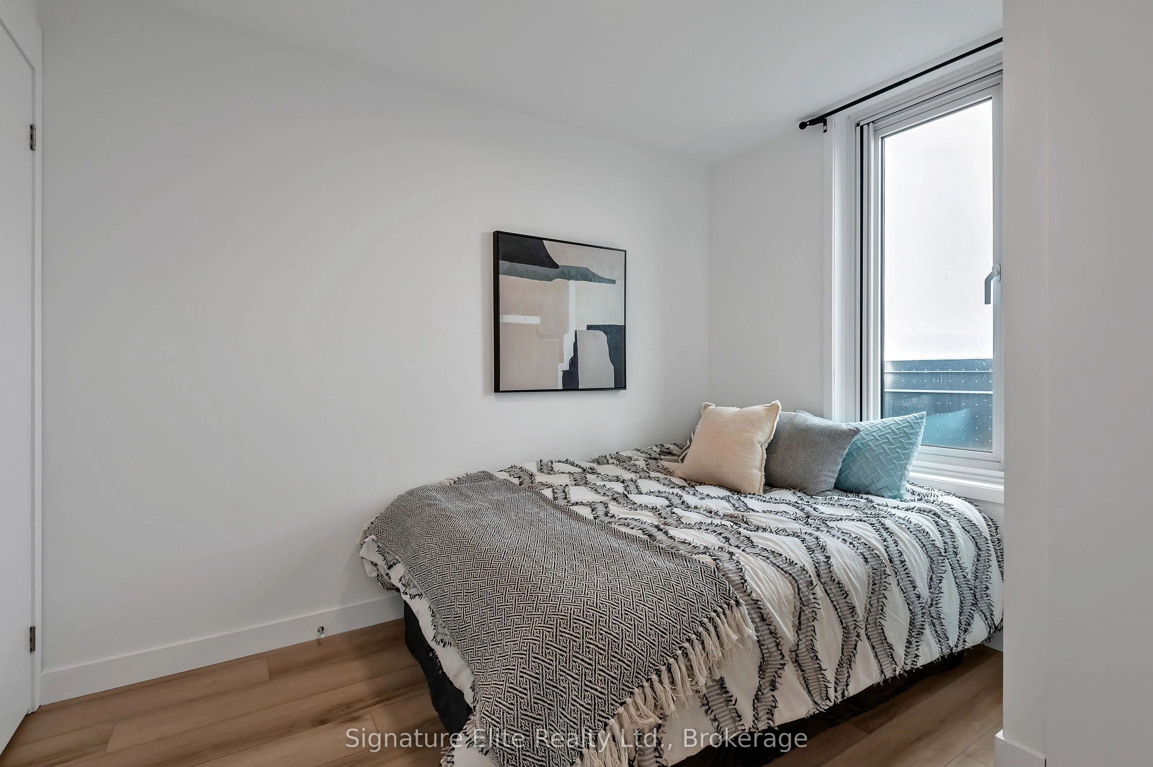 2382 Kingston Road, #403