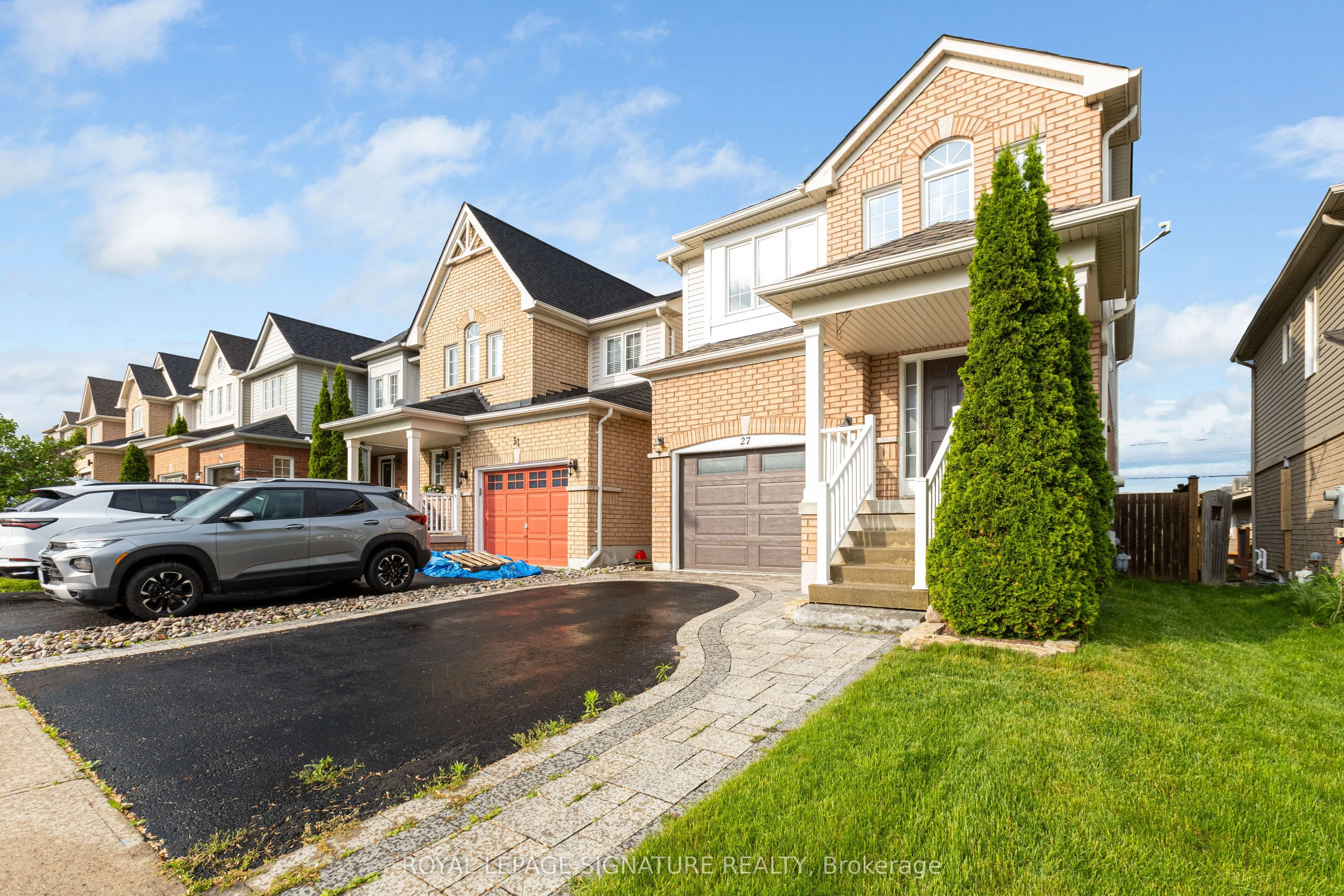 27 Lunney Crescent