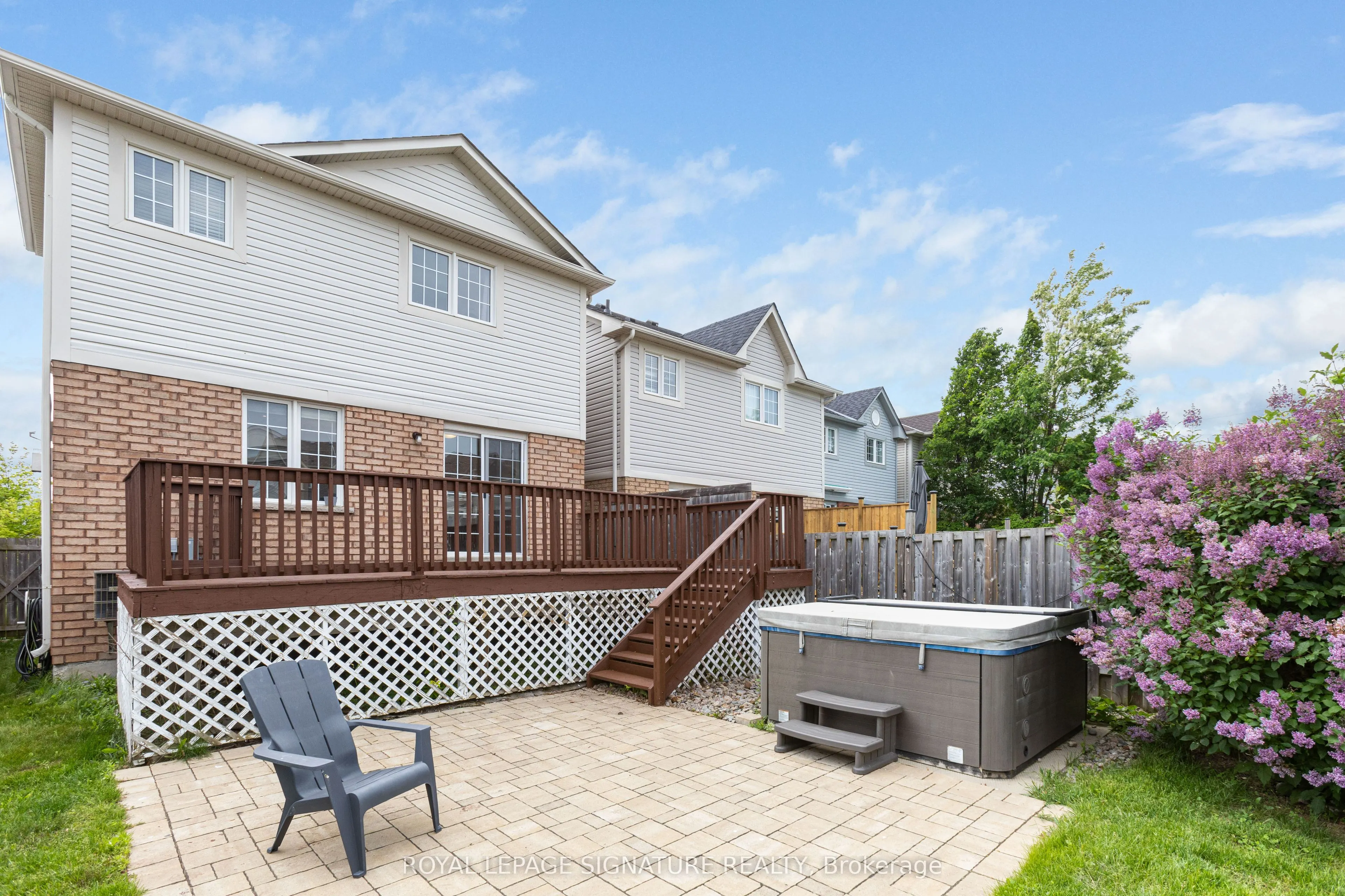 27 Lunney Crescent