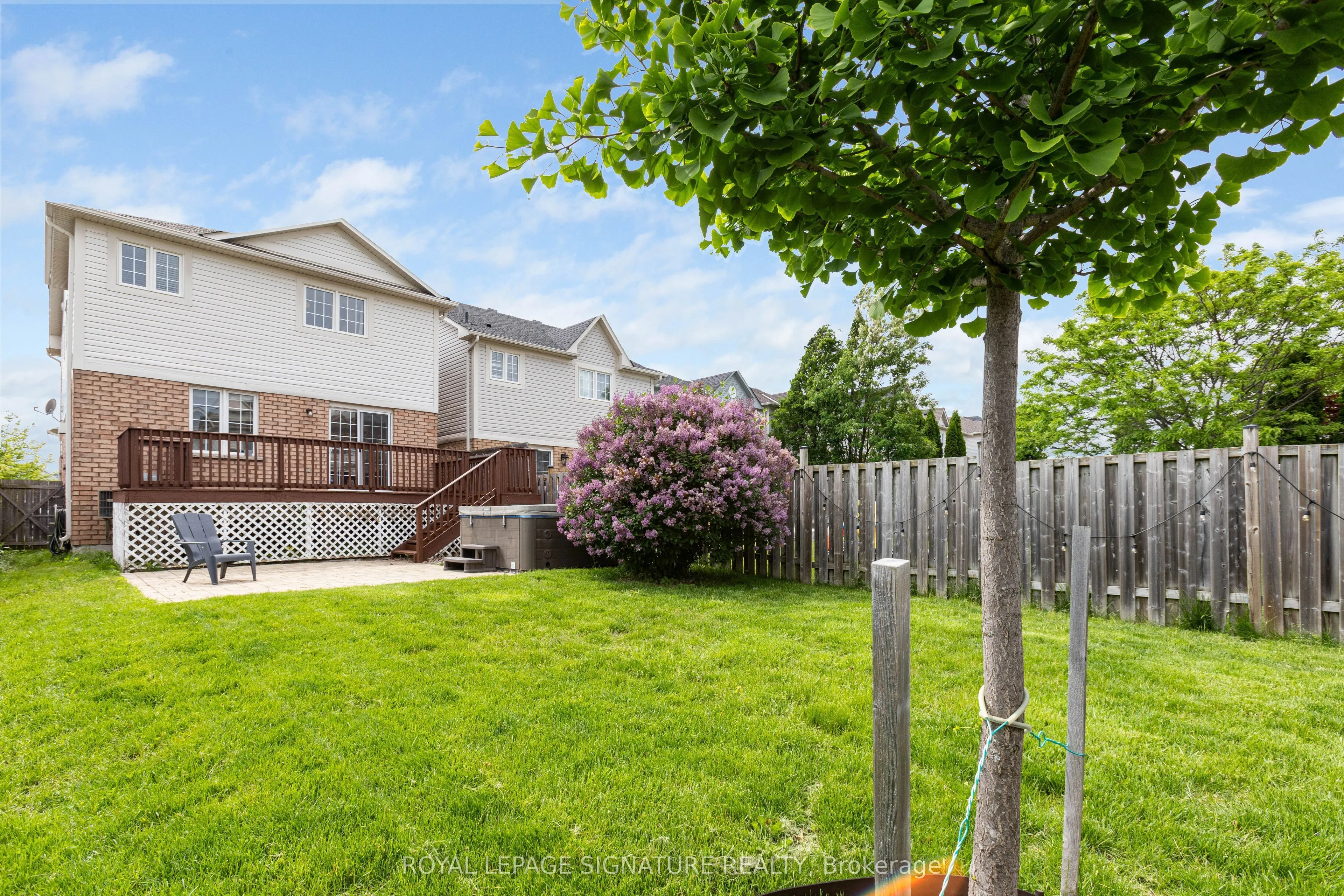 27 Lunney Crescent