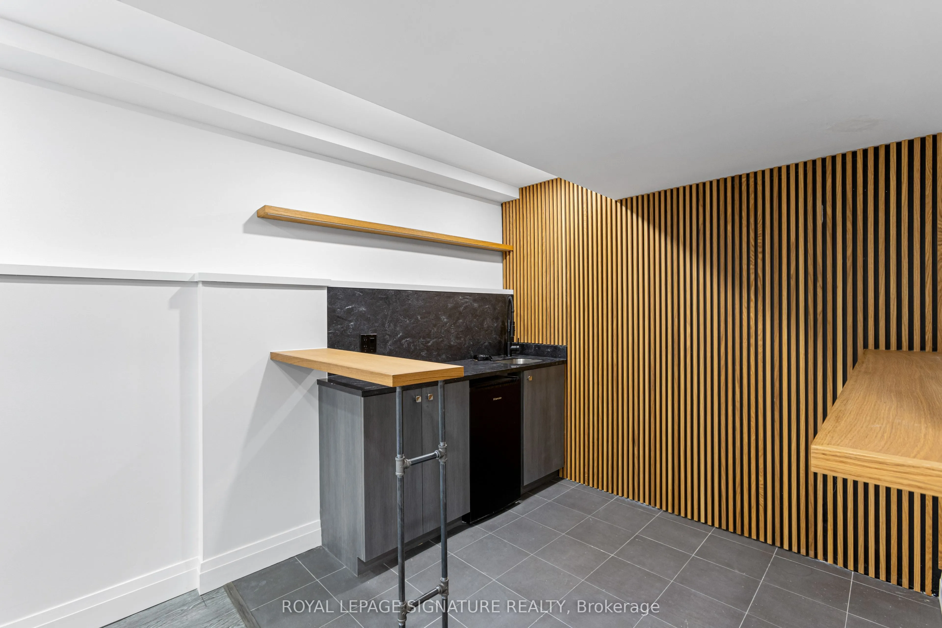 27 Lunney Crescent