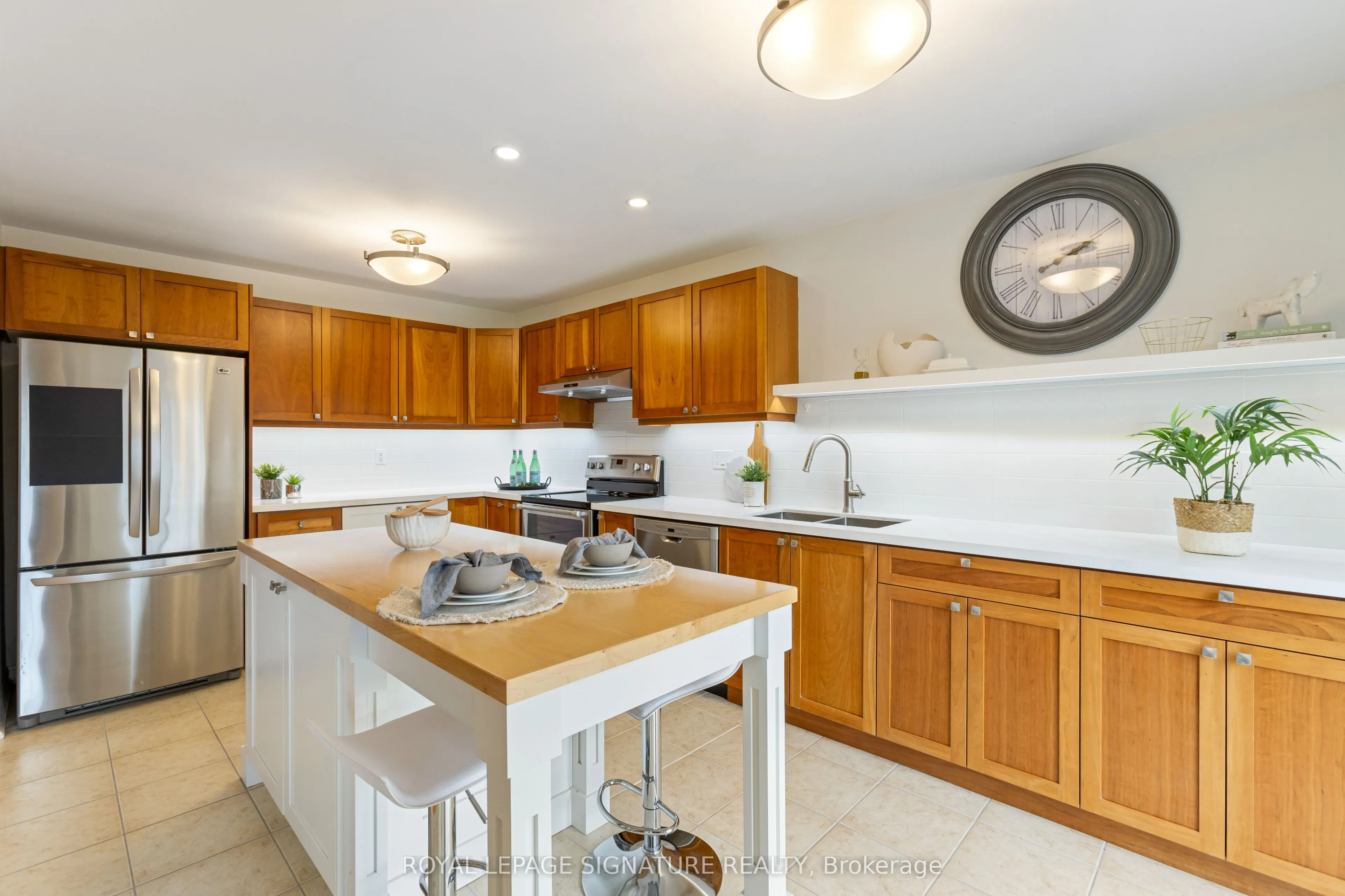 27 Lunney Crescent