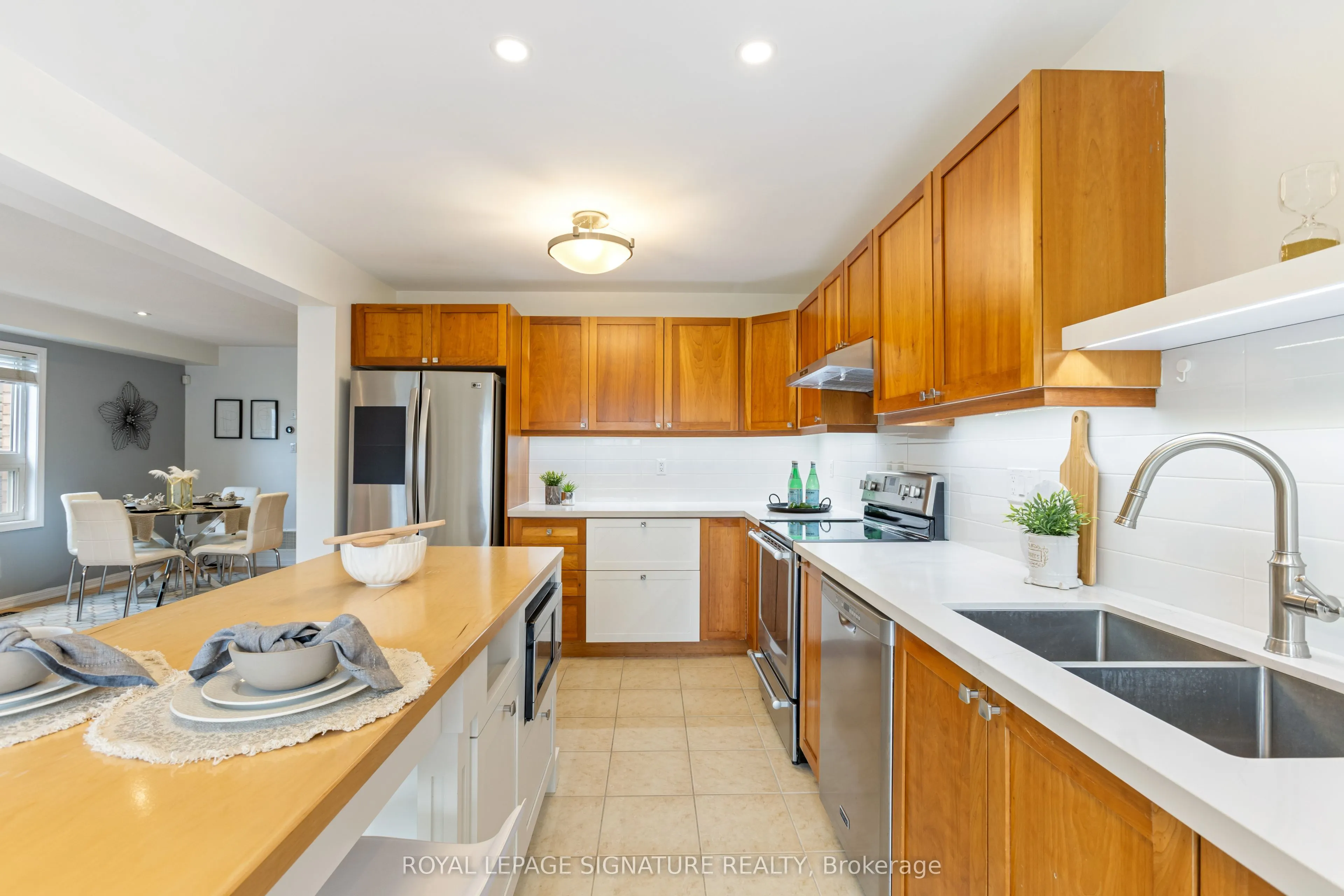 27 Lunney Crescent