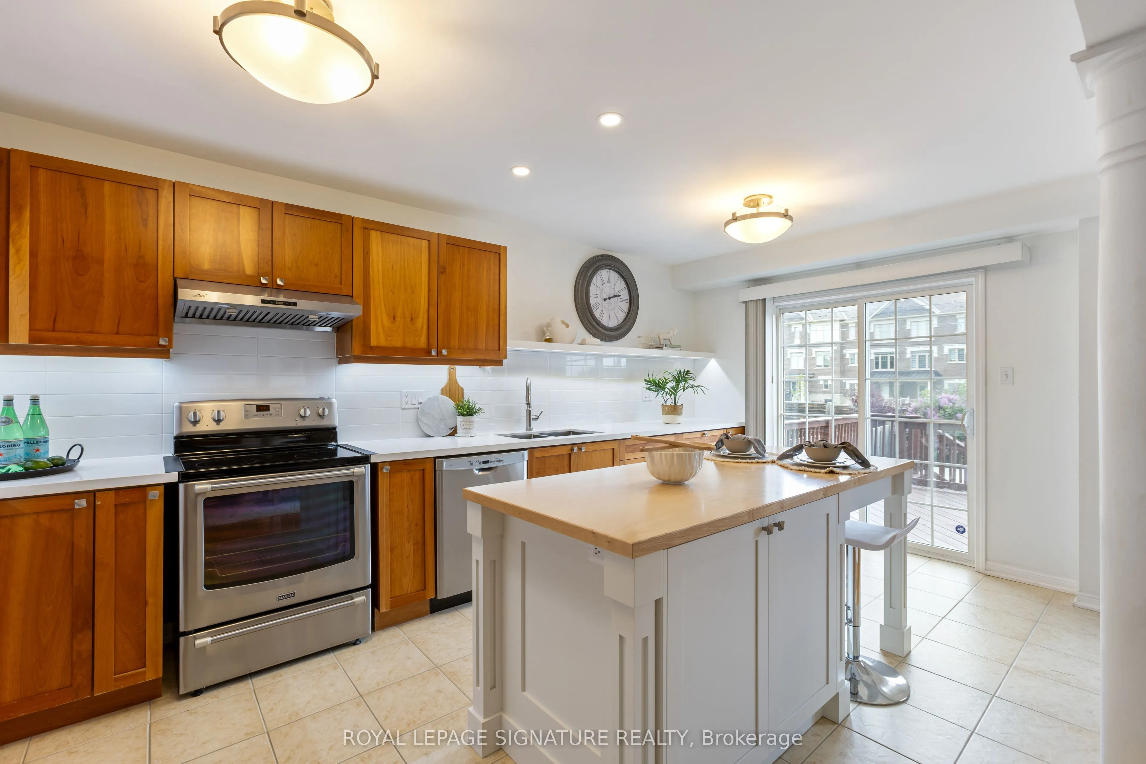 27 Lunney Crescent