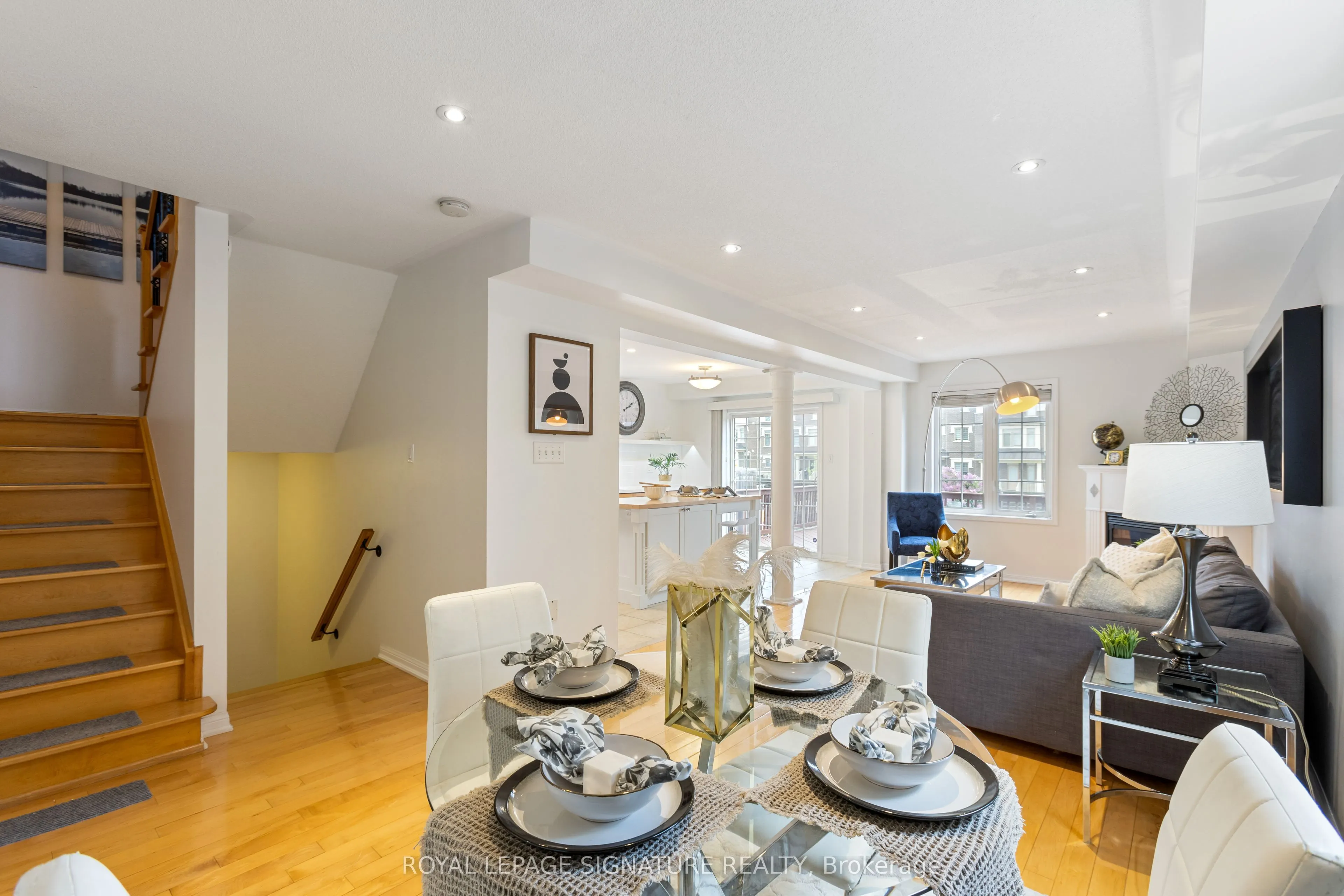 27 Lunney Crescent