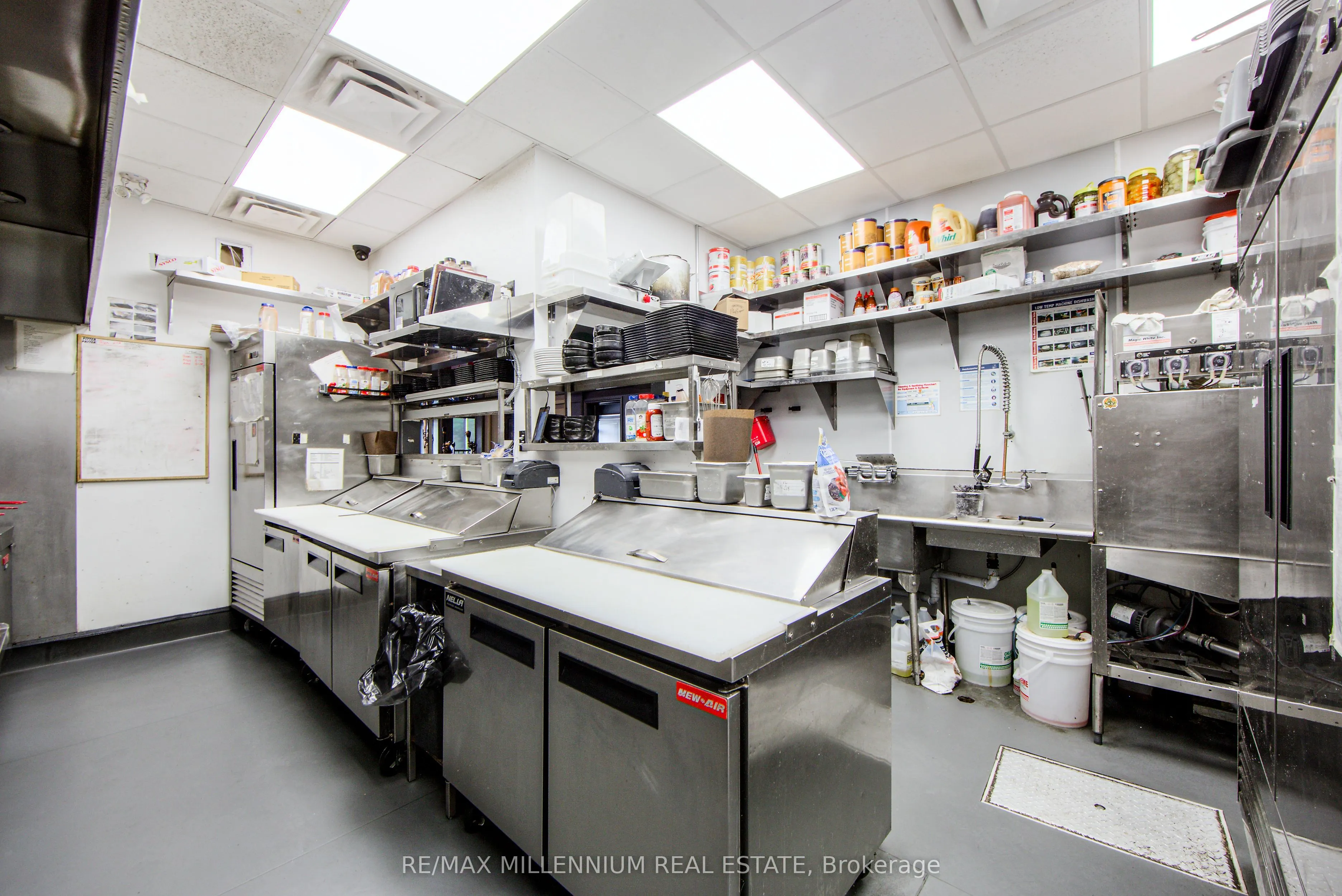 555 Rossland Road E