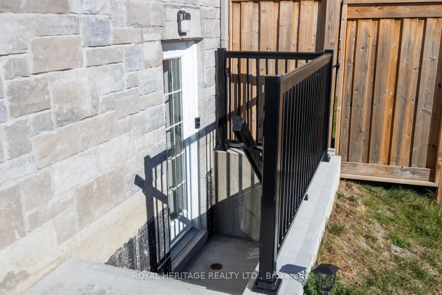 191 Lyle Dr - Basement Drive
