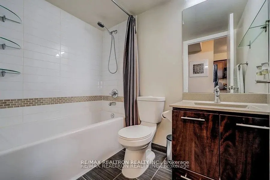 135 Village Green Square, #824