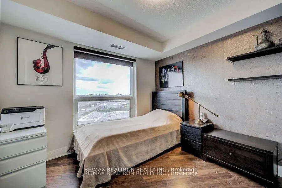 135 Village Green Square, #824