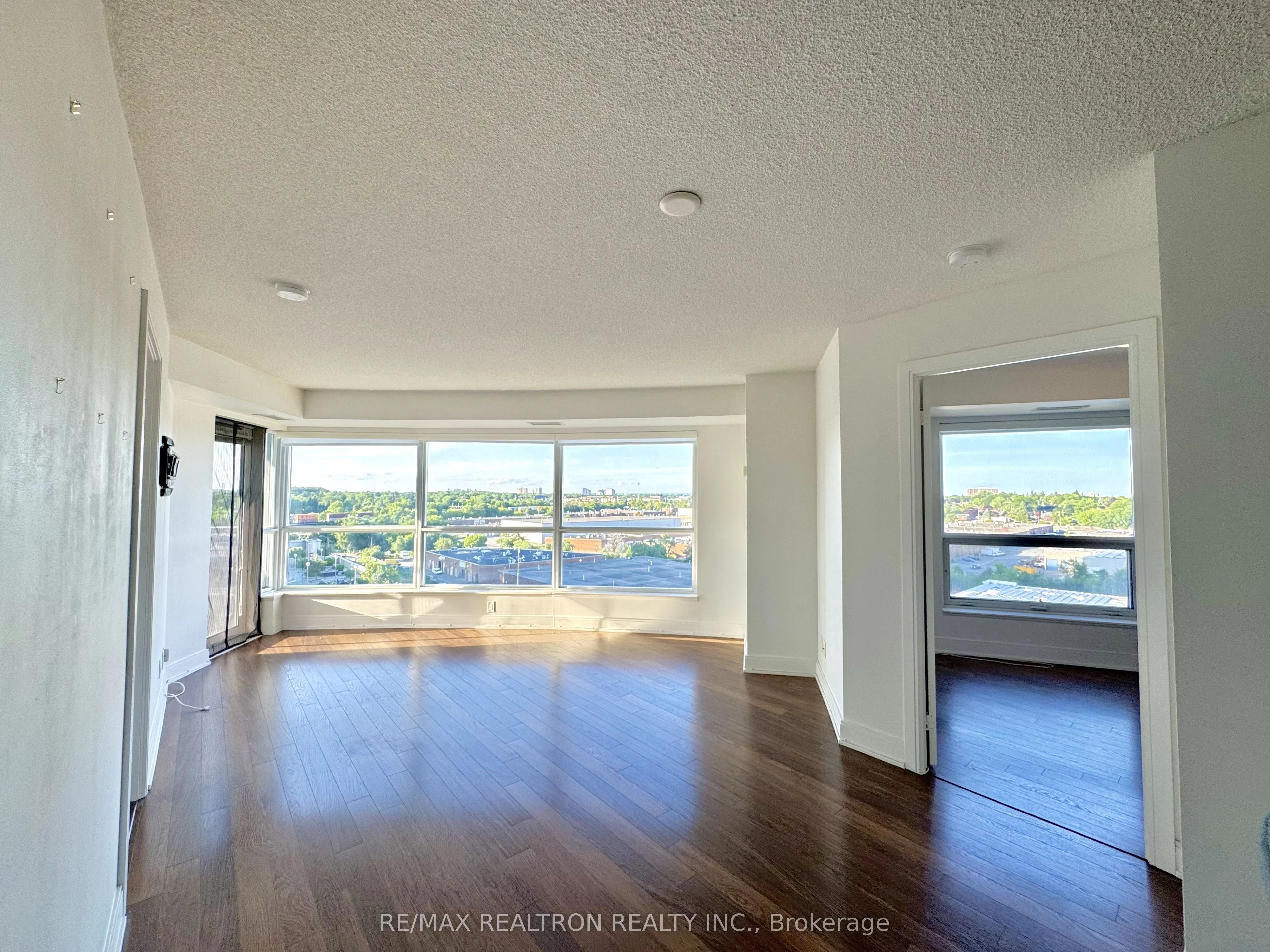 135 Village Green Square, #824