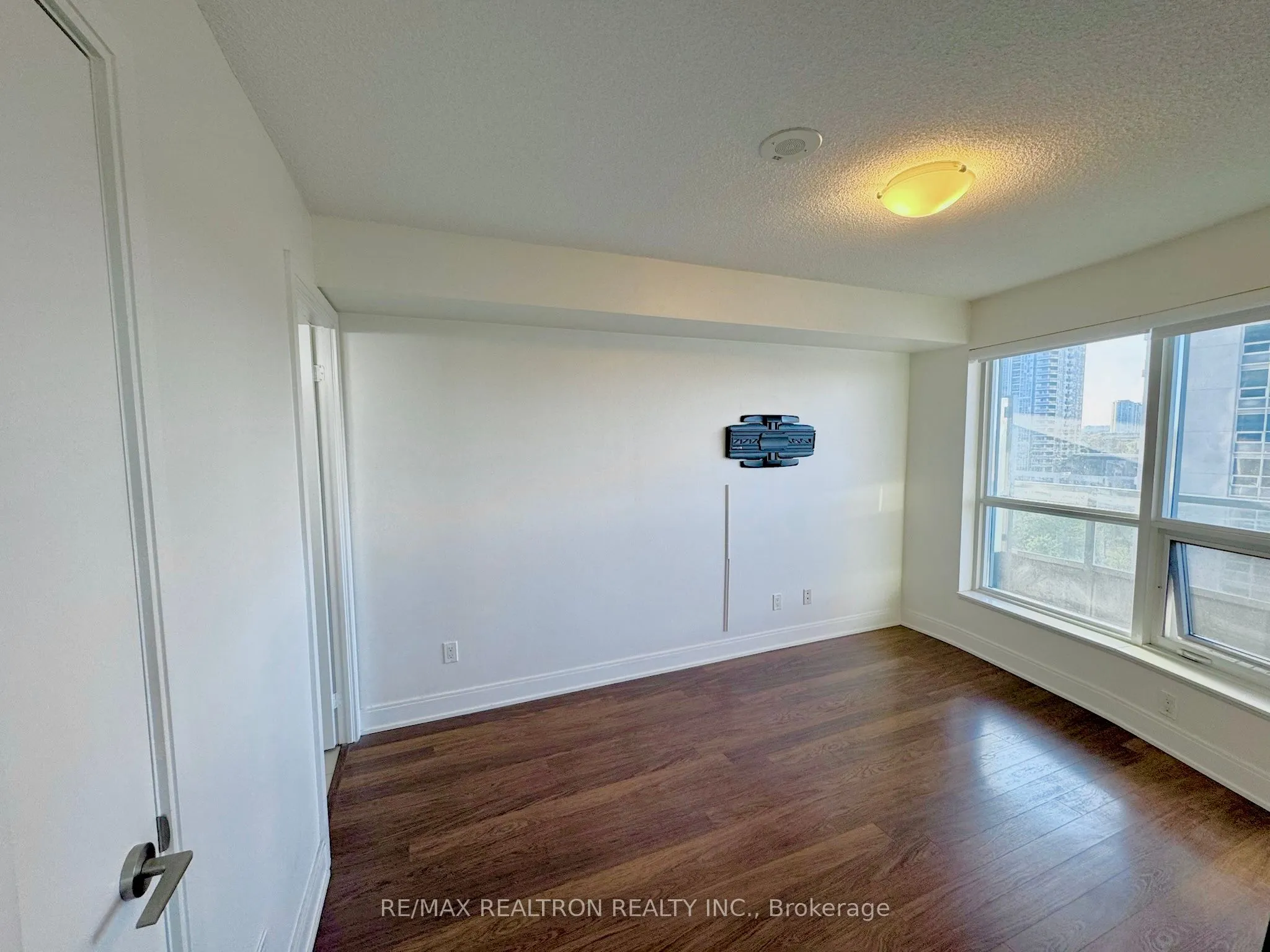 135 Village Green Square, #824