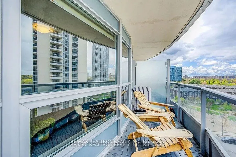 135 Village Green Square, #824