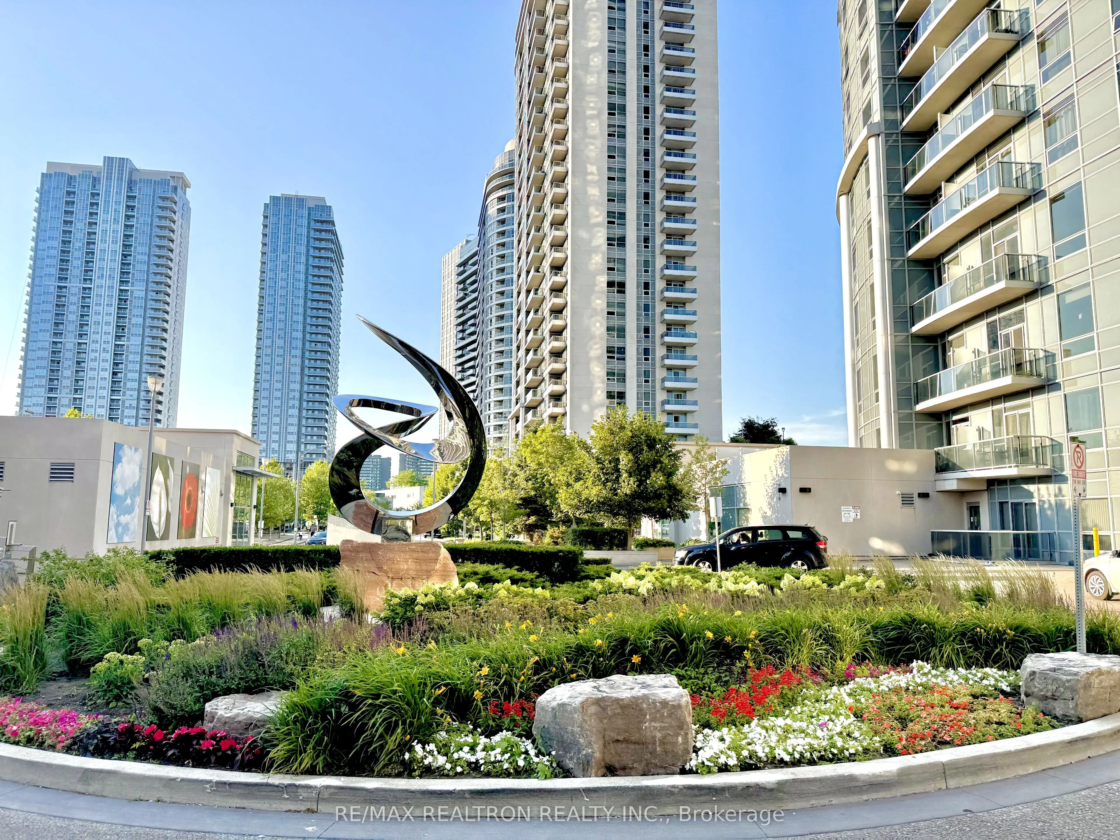 135 Village Green Square, #824