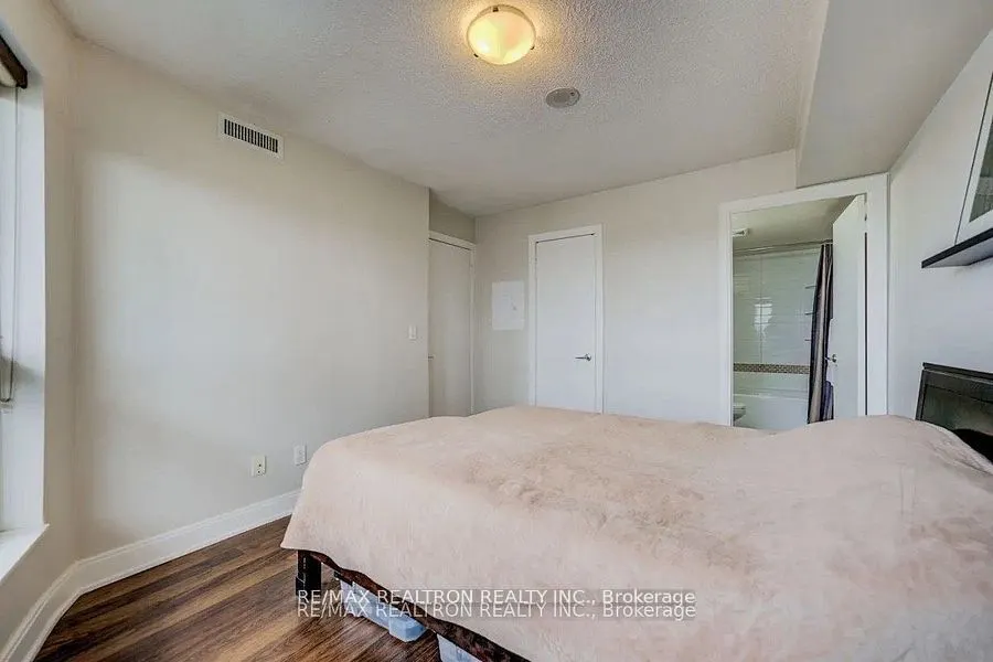 135 Village Green Square, #824