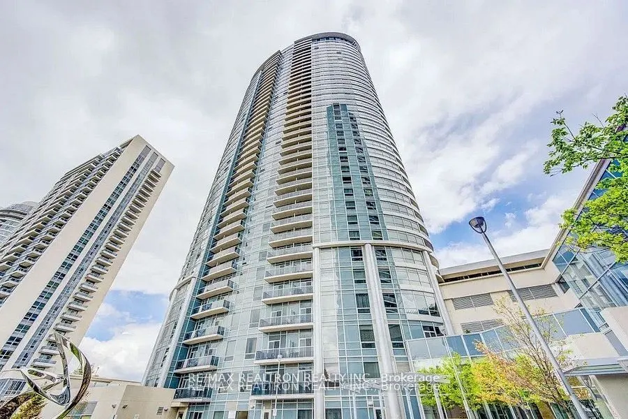135 Village Green Square, #824