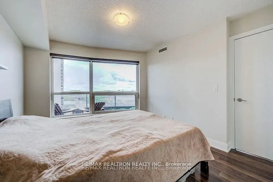 135 Village Green Square, #824