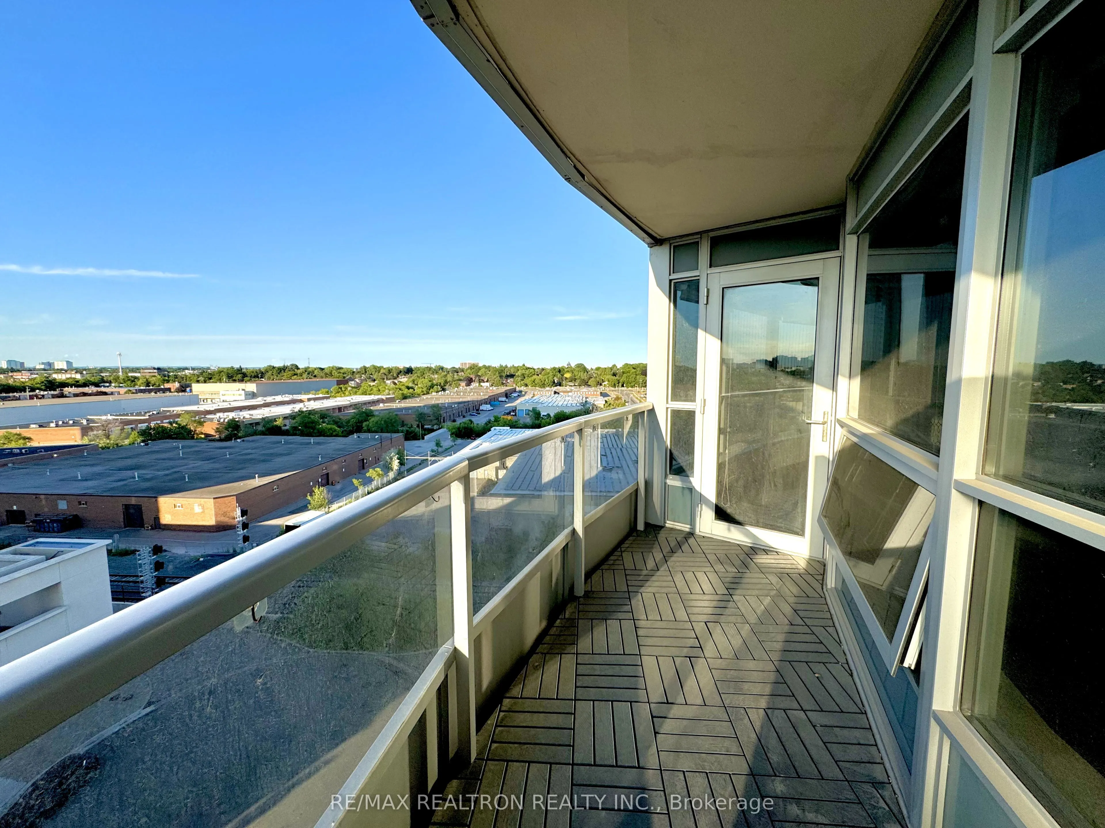 135 Village Green Square, #824