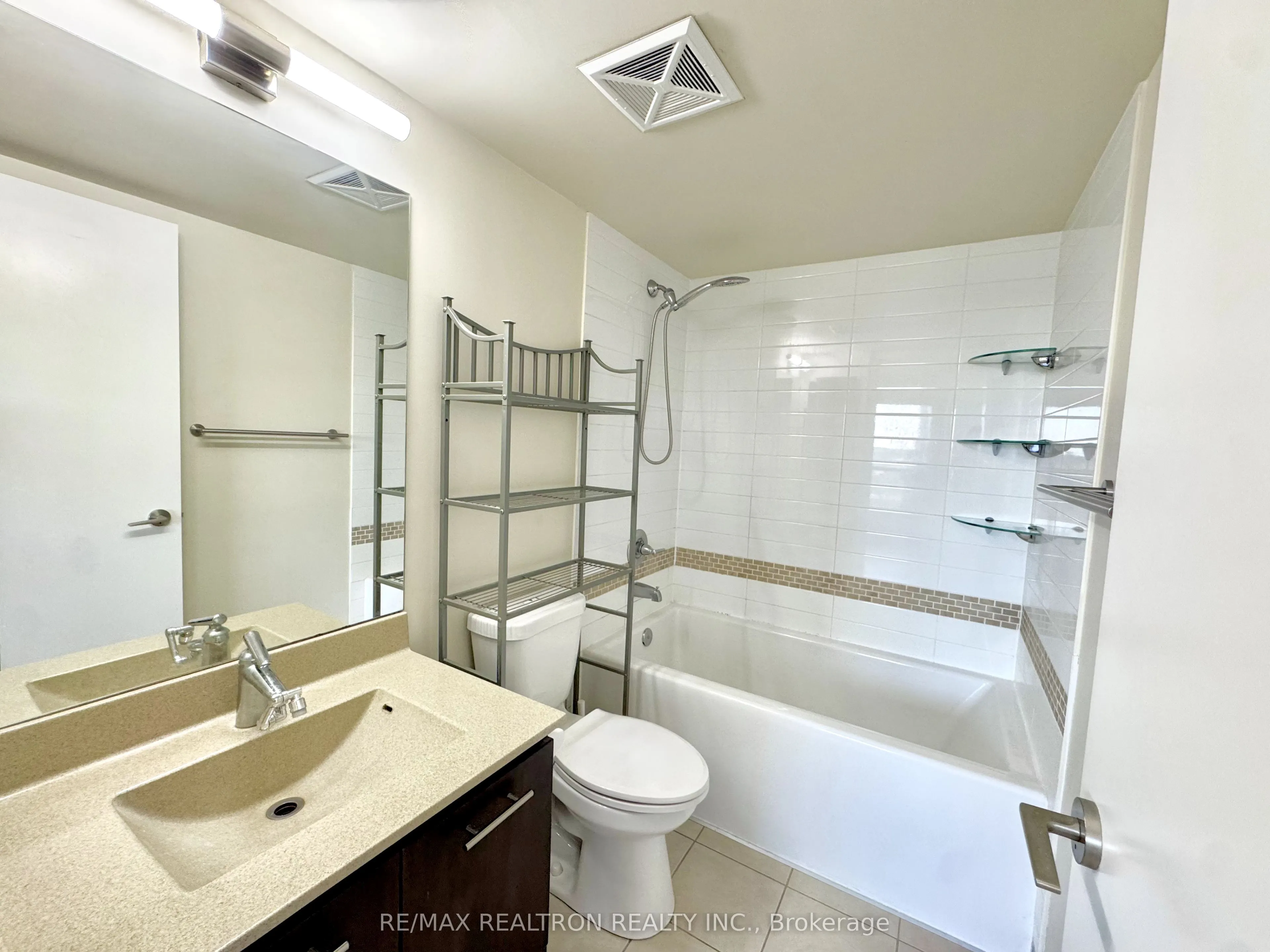 135 Village Green Square, #824