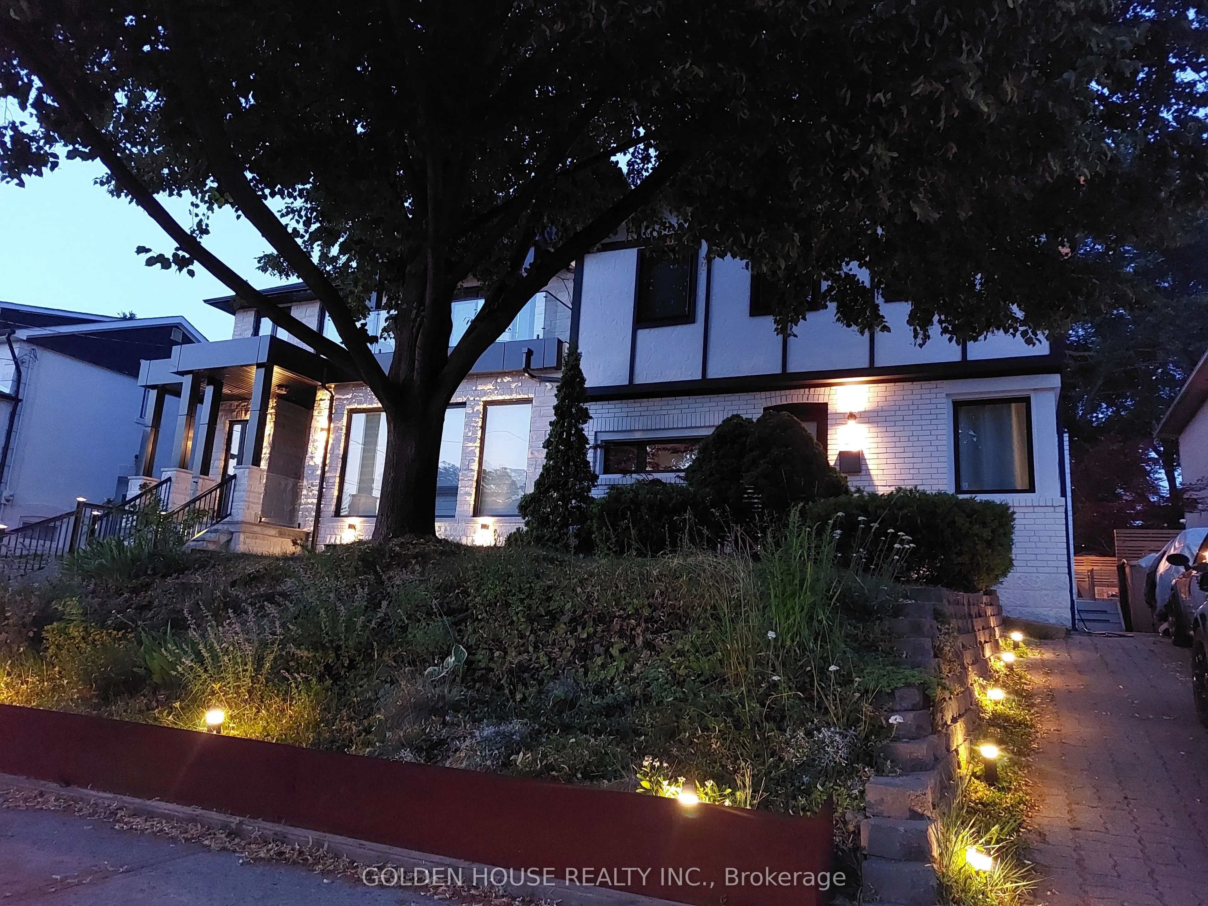 21 Thatcher Avenue