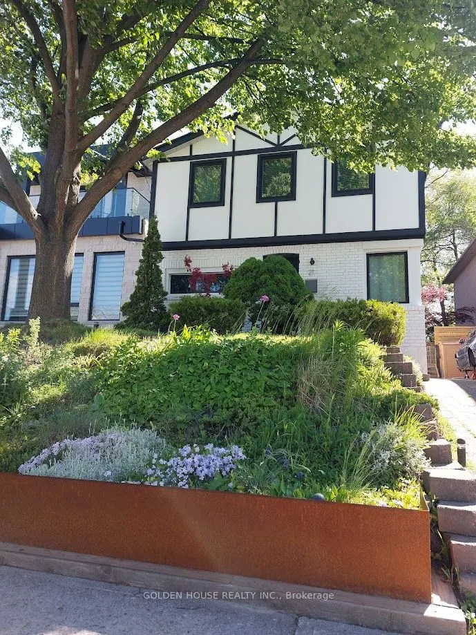 21 Thatcher Avenue