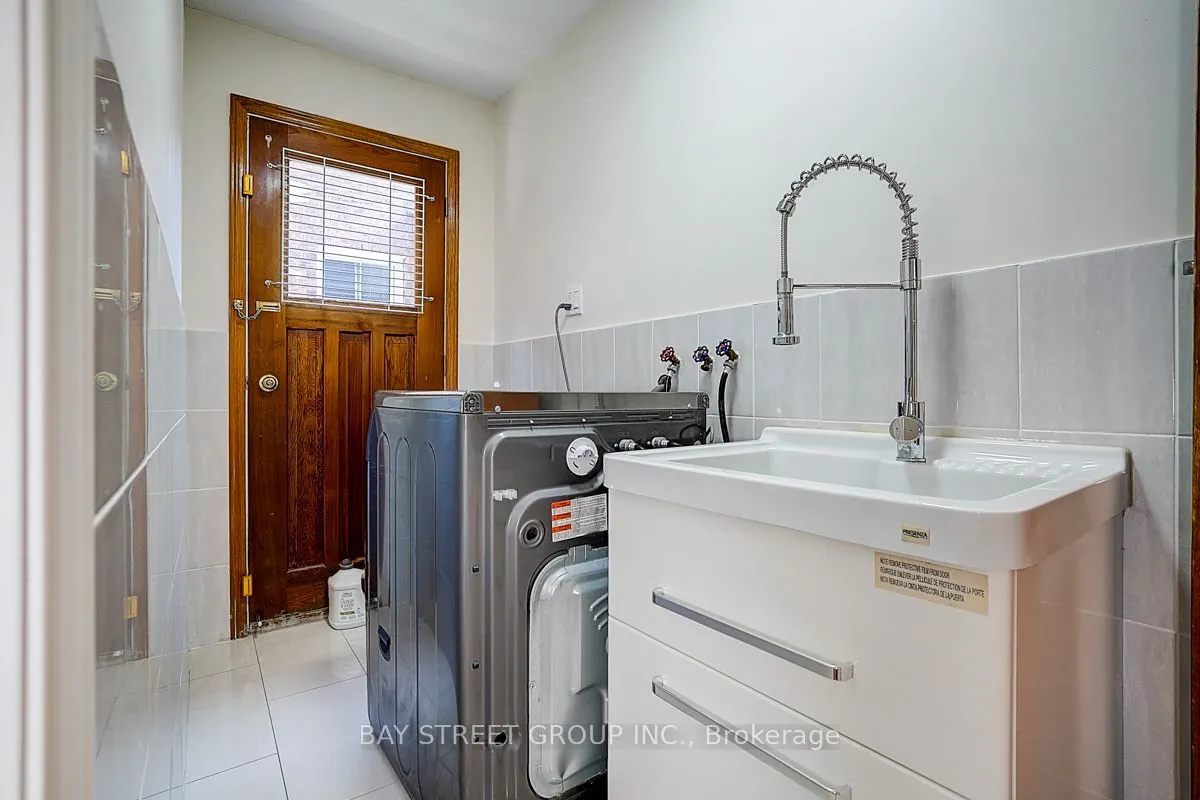 11 Sunbird Crescent