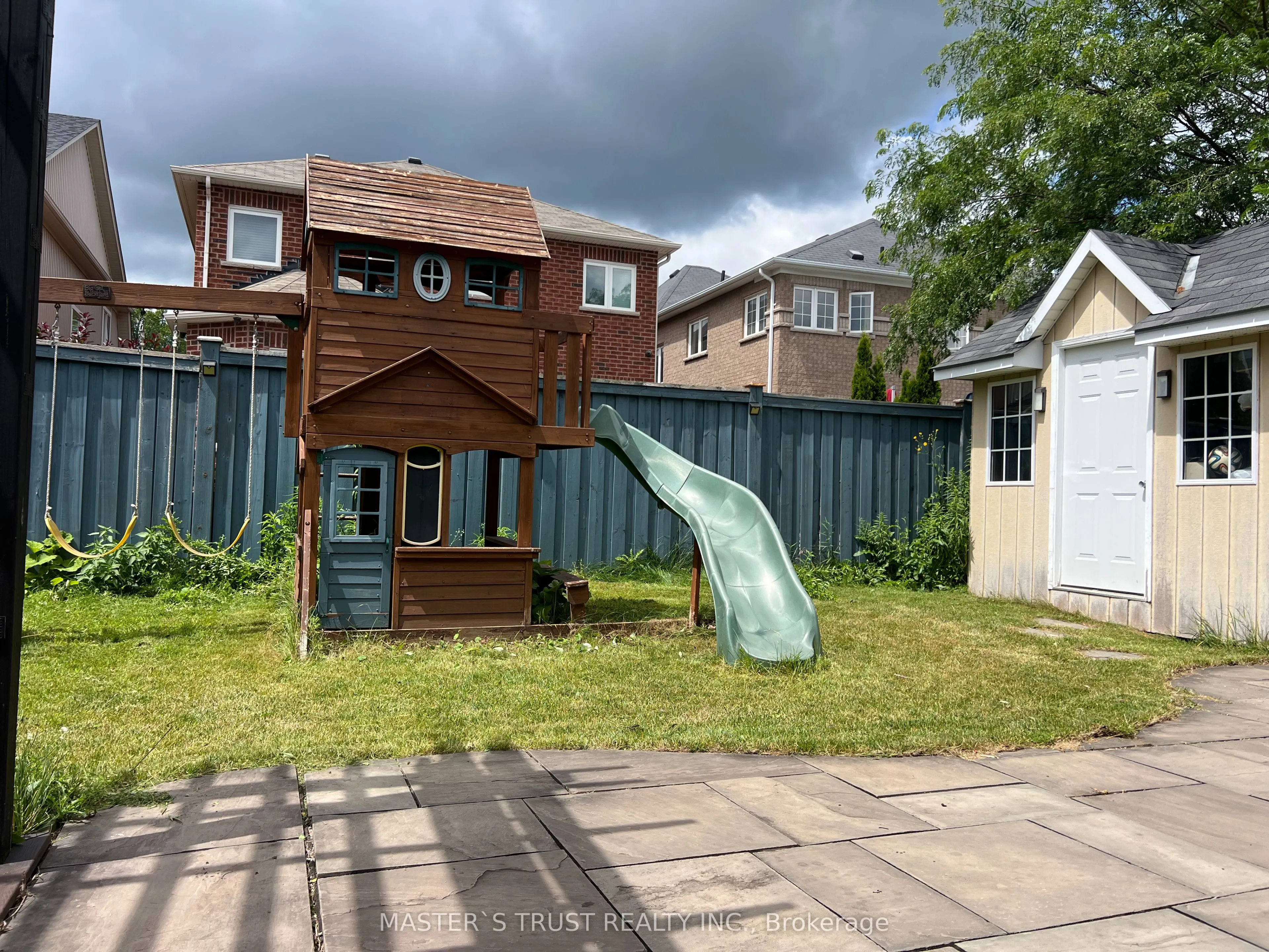 99 Rockland Crescent
