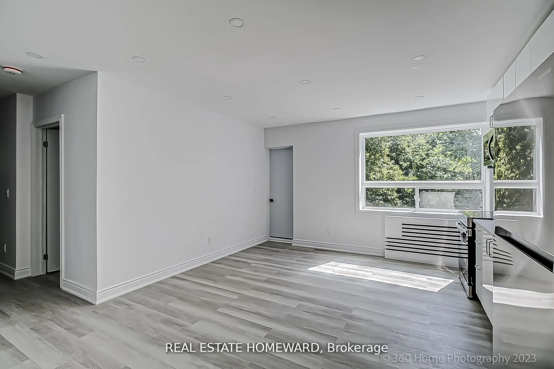 419 Woodbine Avenue, #8