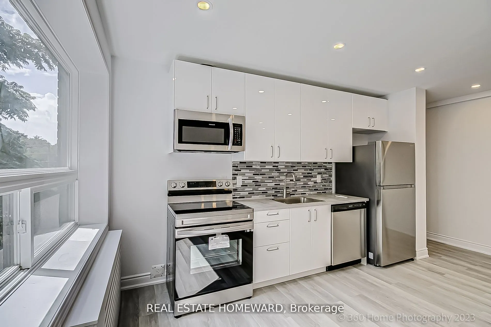 419 Woodbine Avenue, #8