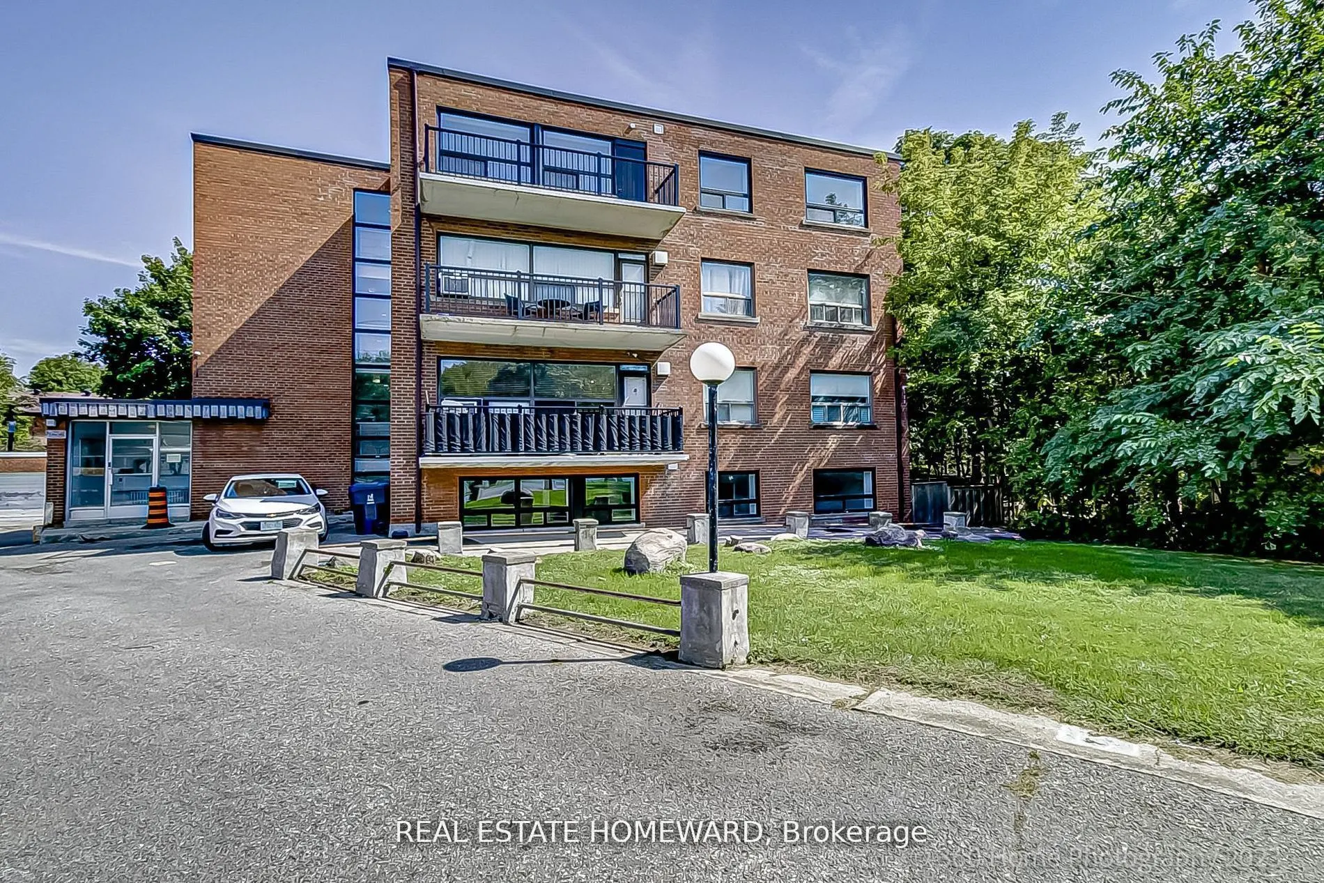 419 Woodbine Avenue, #8