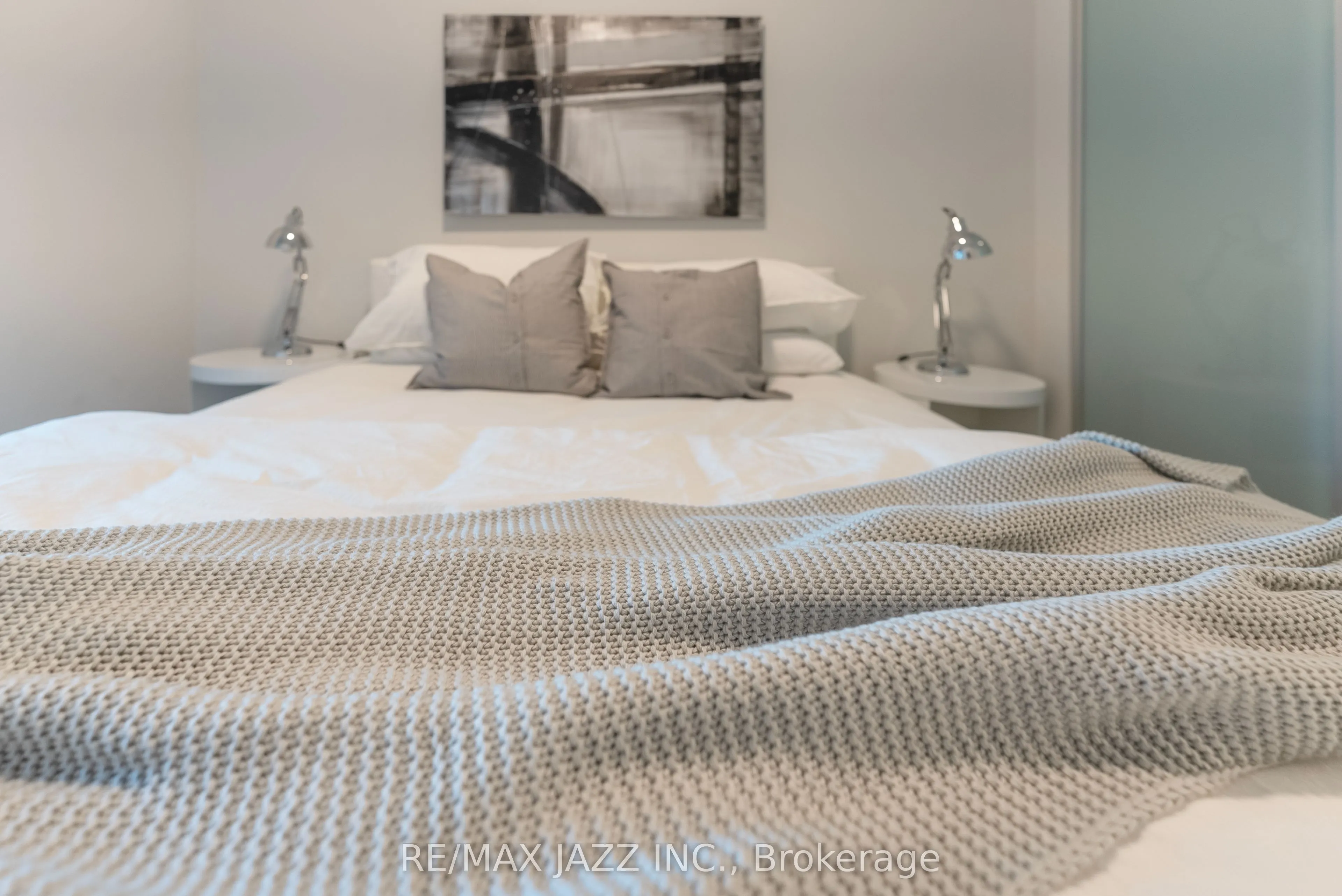 80 Bond Street E, #1601