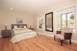 1086 Somerville Street W