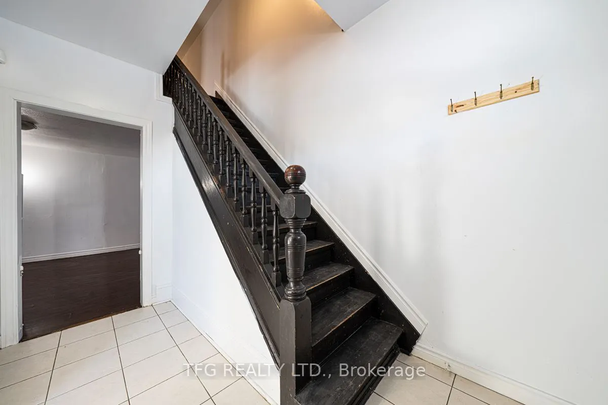 22 Brock Street E