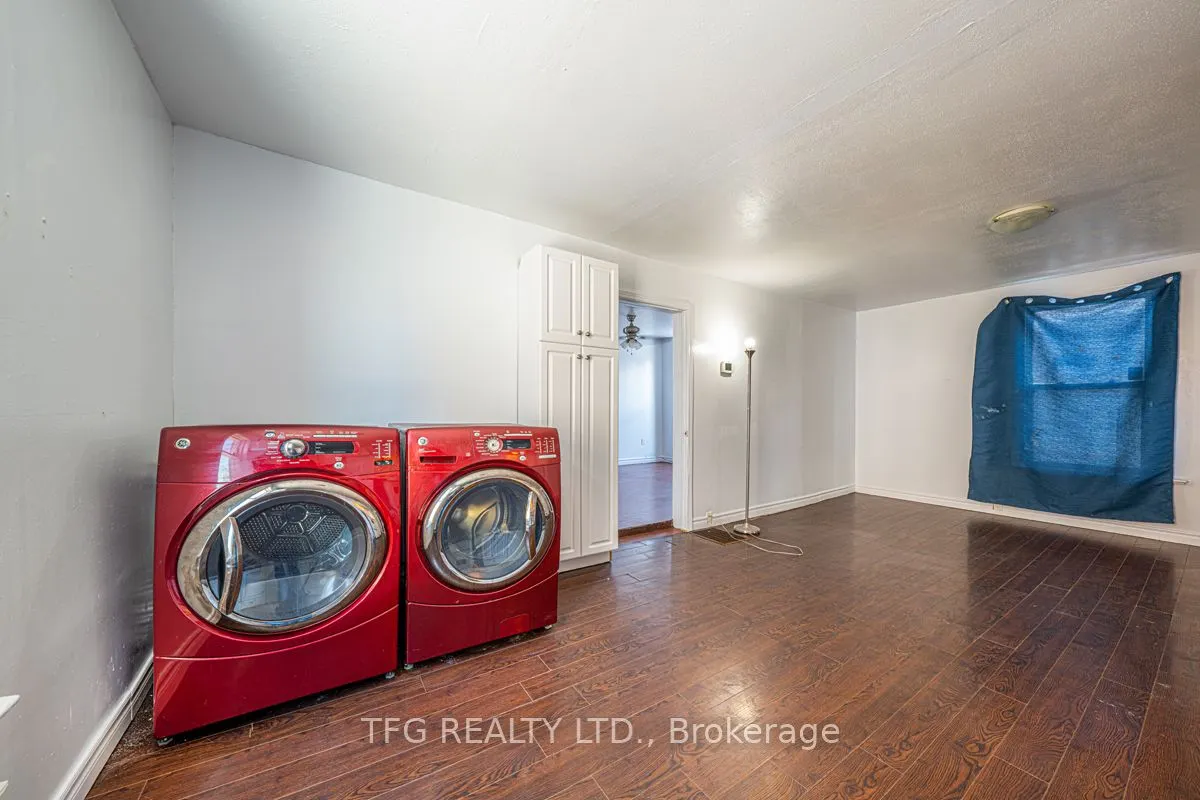 22 Brock Street E