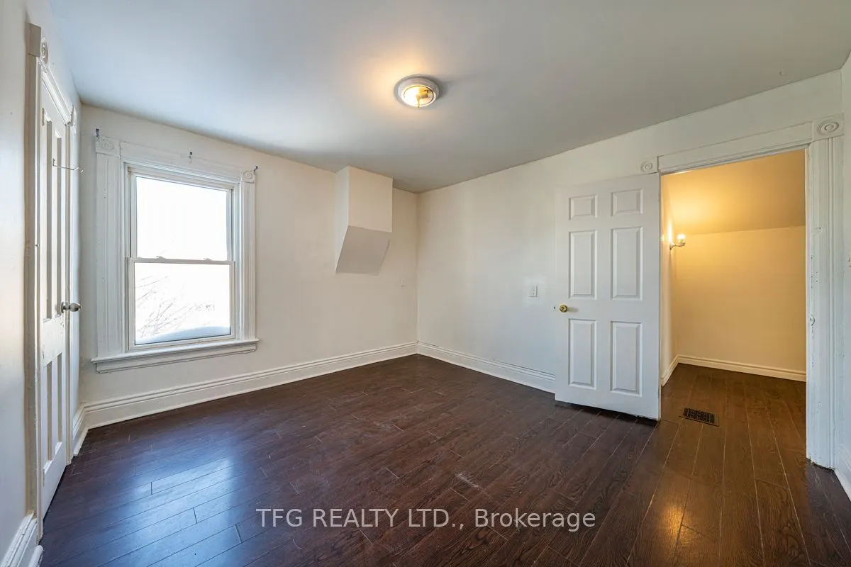 22 Brock Street E