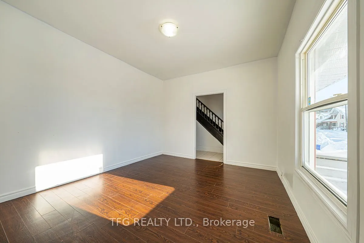 22 Brock Street E