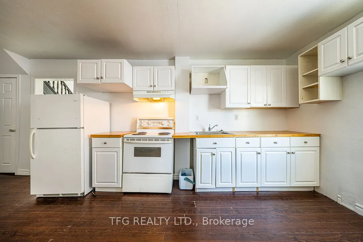22 Brock Street E