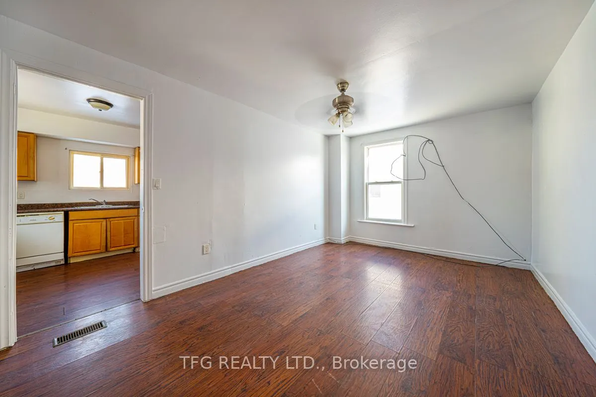 22 Brock Street E