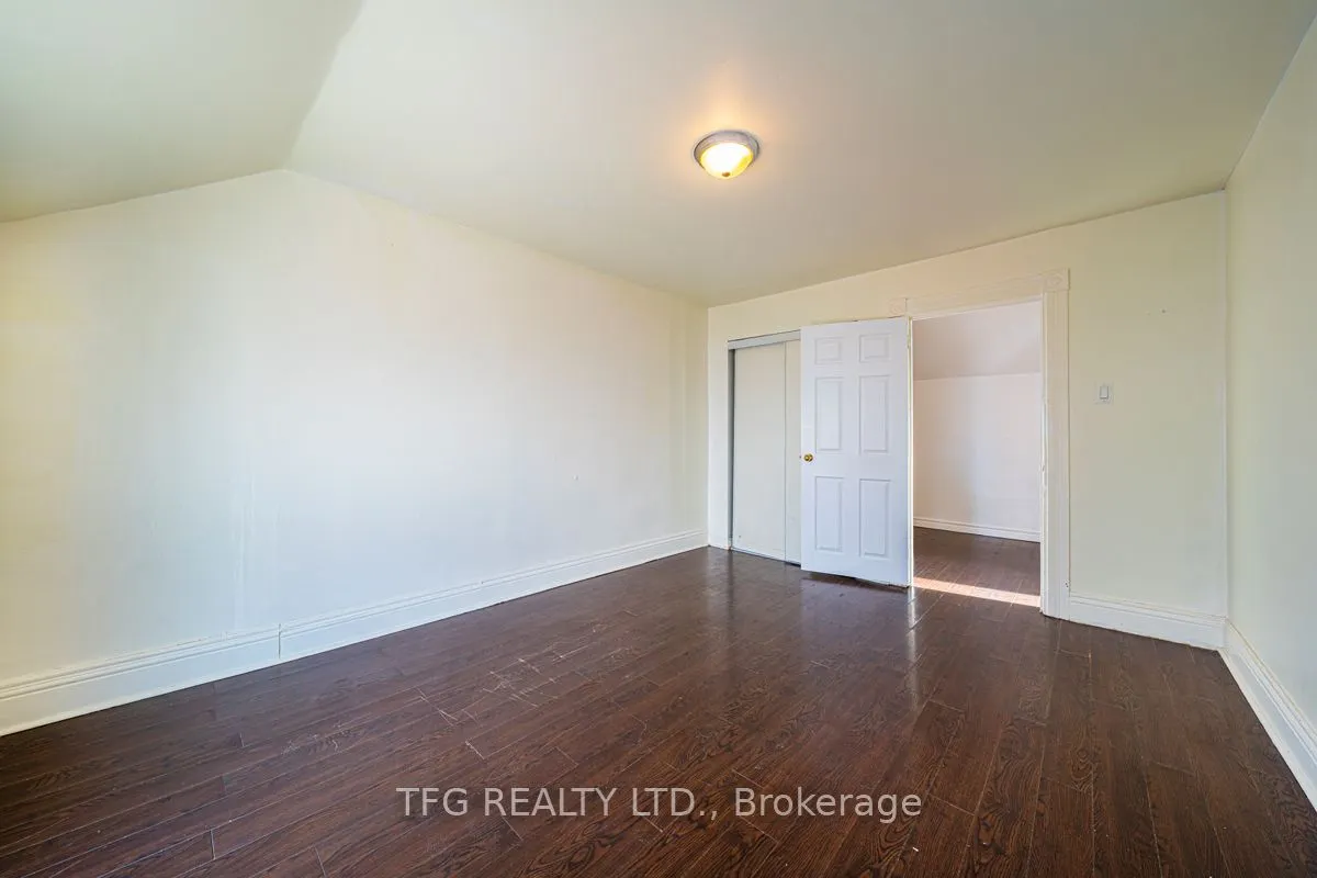 22 Brock Street E