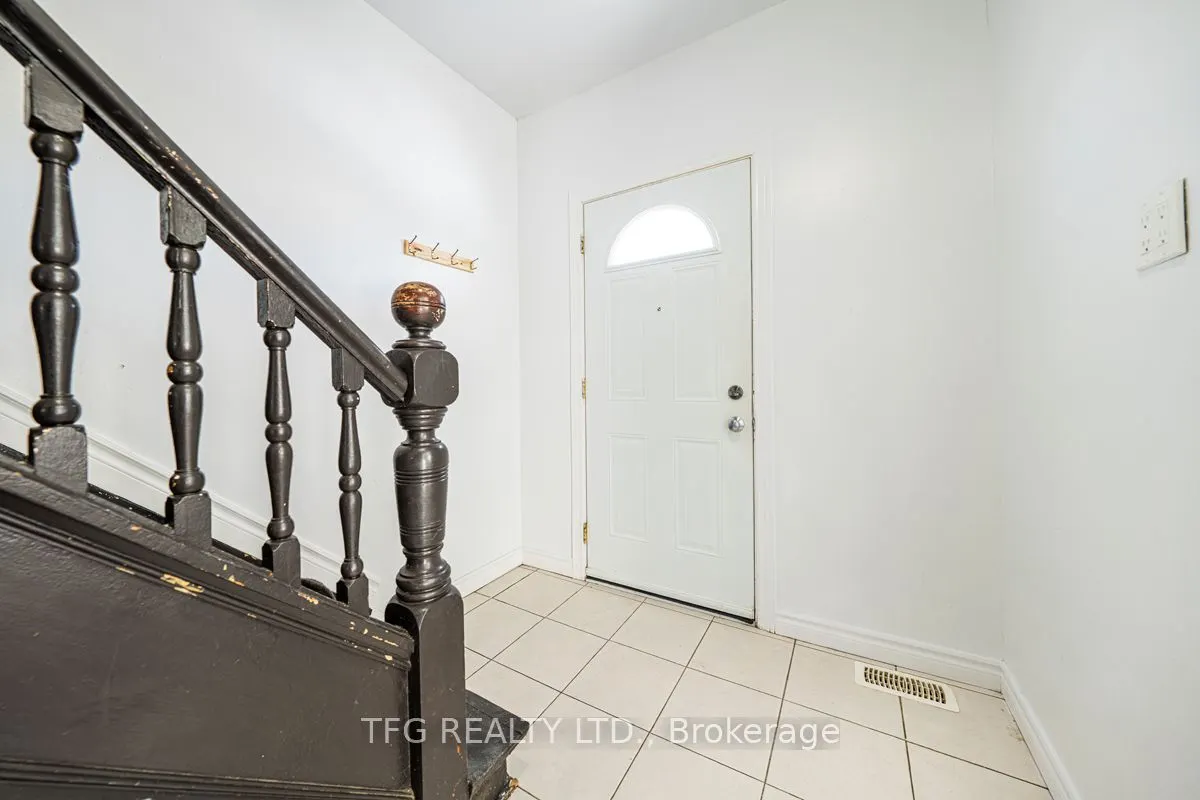 22 Brock Street E