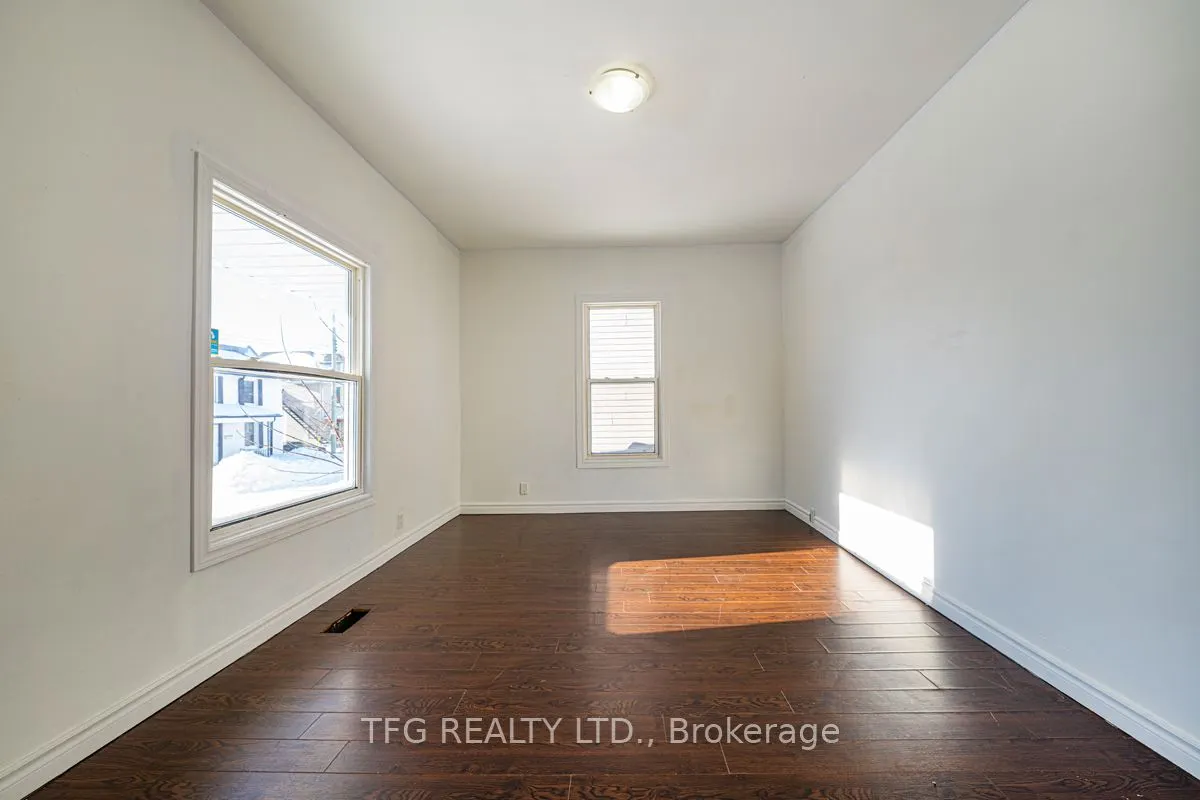 22 Brock Street E