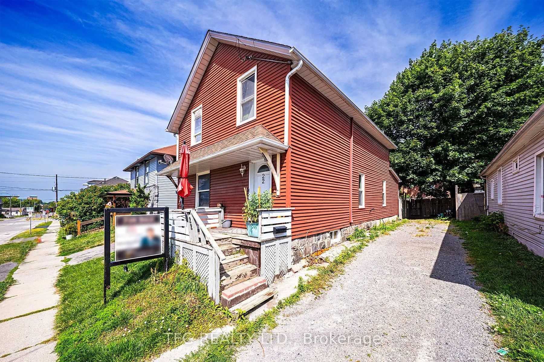 22 Brock Street E
