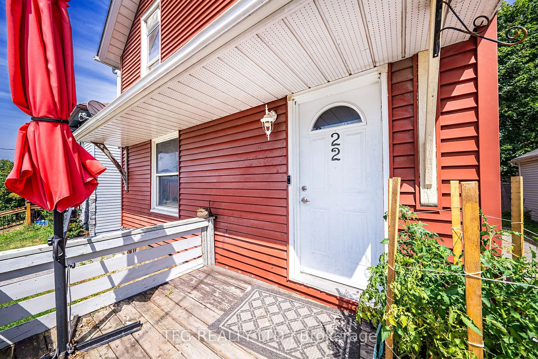 22 Brock Street E
