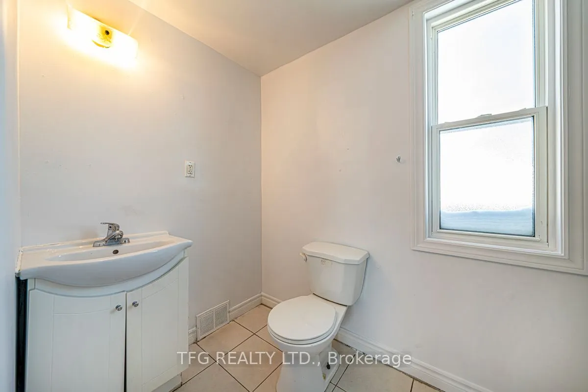 22 Brock Street E