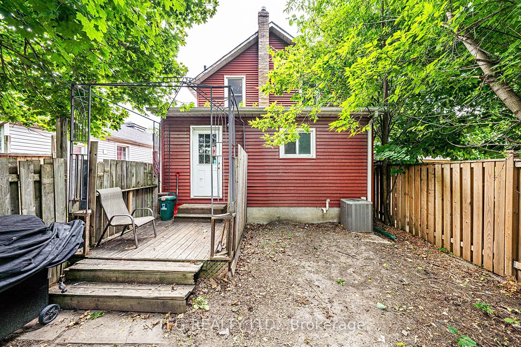 22 Brock Street E