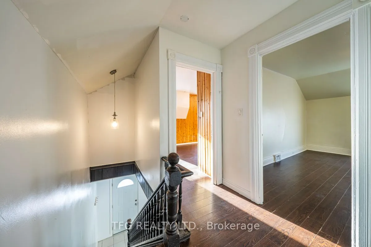 22 Brock Street E