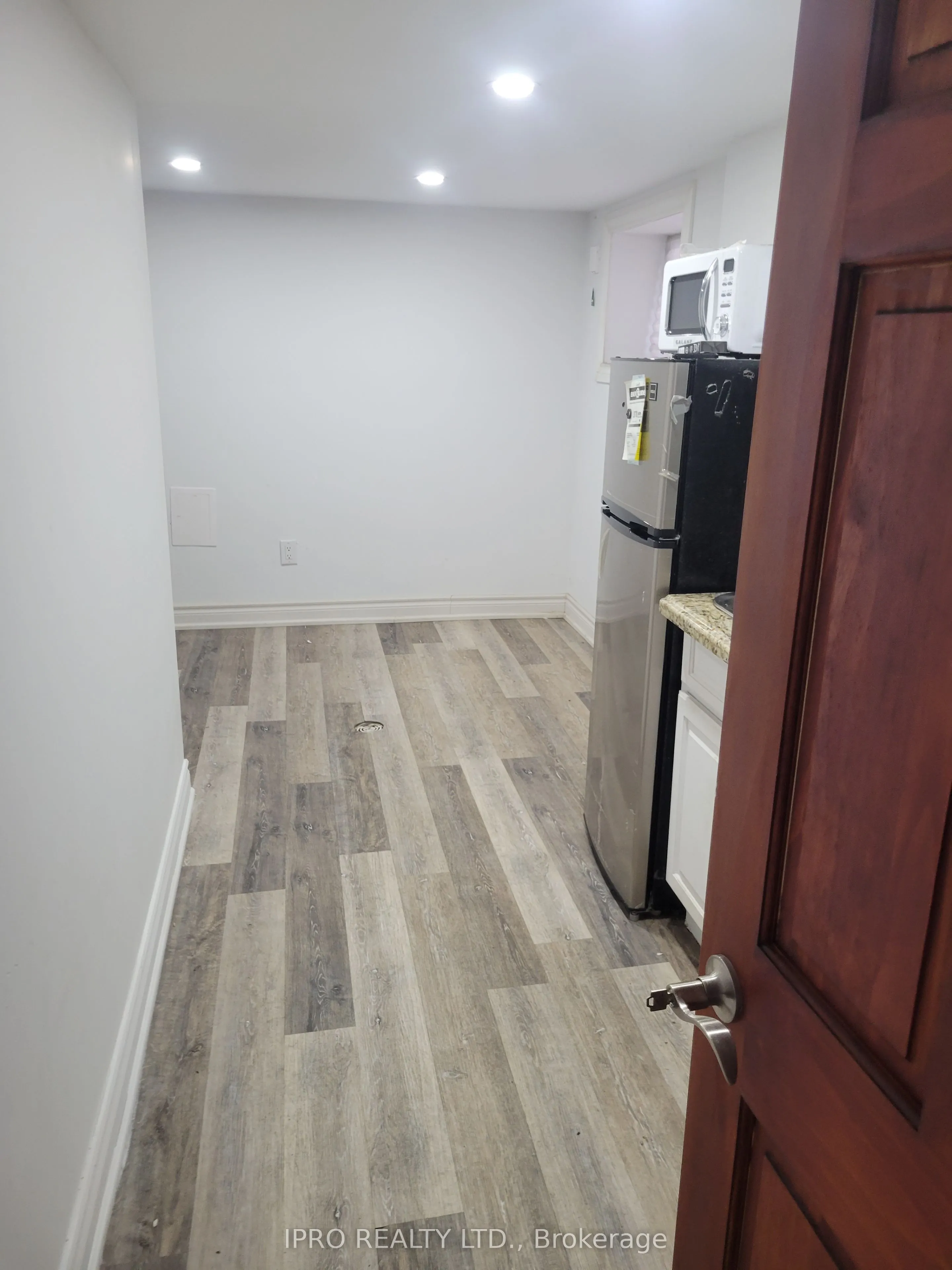 719 Coxwell Avenue, #Lower #6